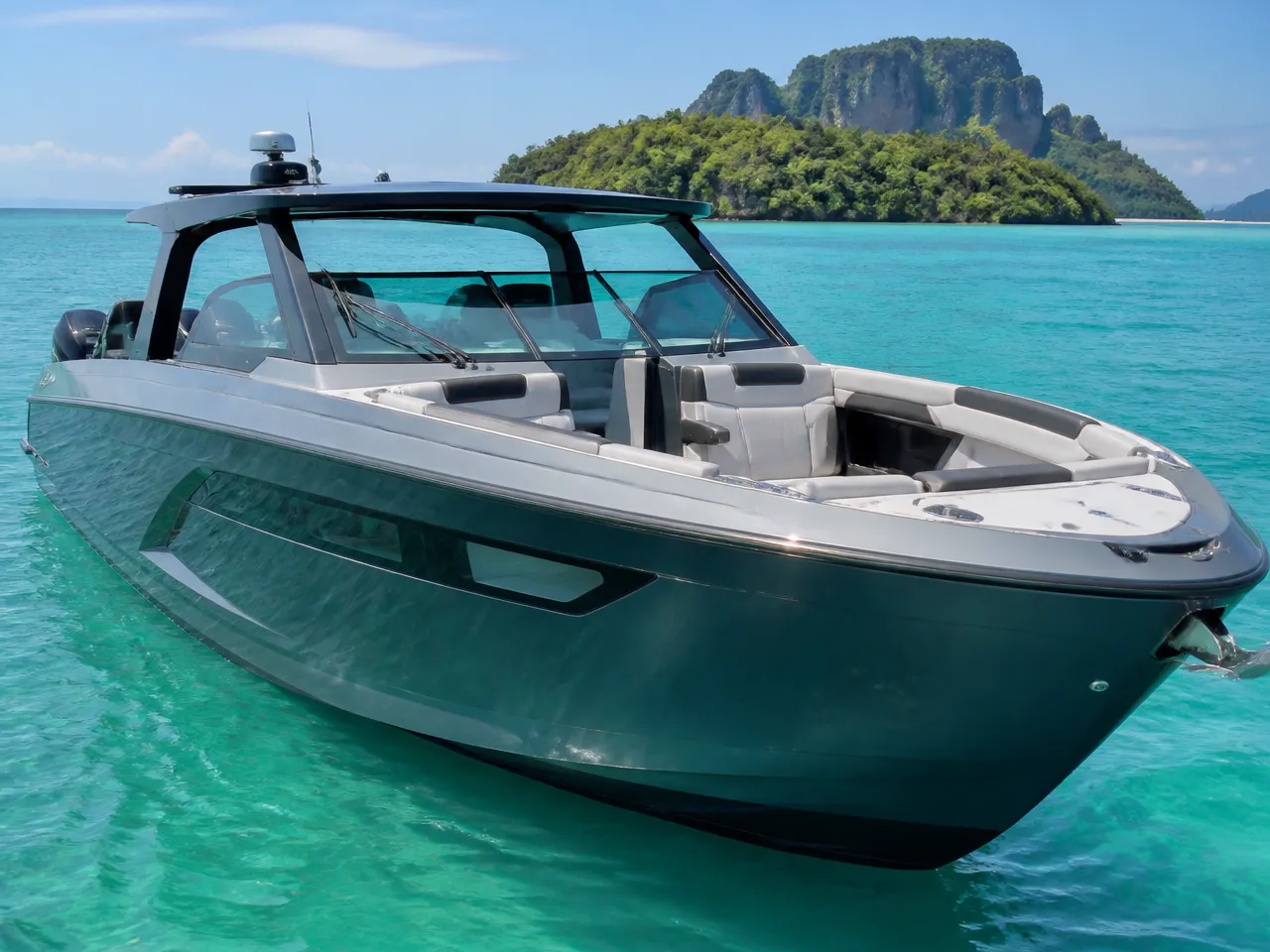 Custom Twin Engines 2×250 hp, 39 ft — 전면