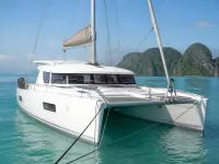 Catana 42 — front