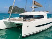 Catana Bali 4.2 — спереди