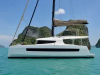 Catana Bali 4.8 — сбоку