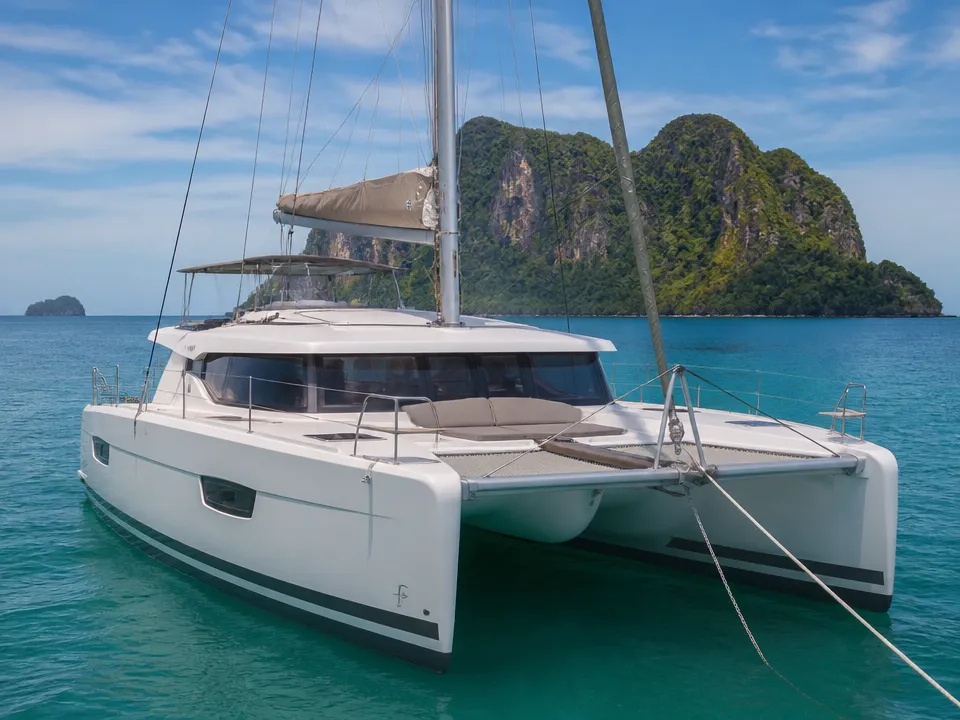 Fountaine Pajot Lucia 40