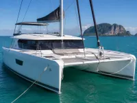 Fountaine Pajot Saba 50 — спереди