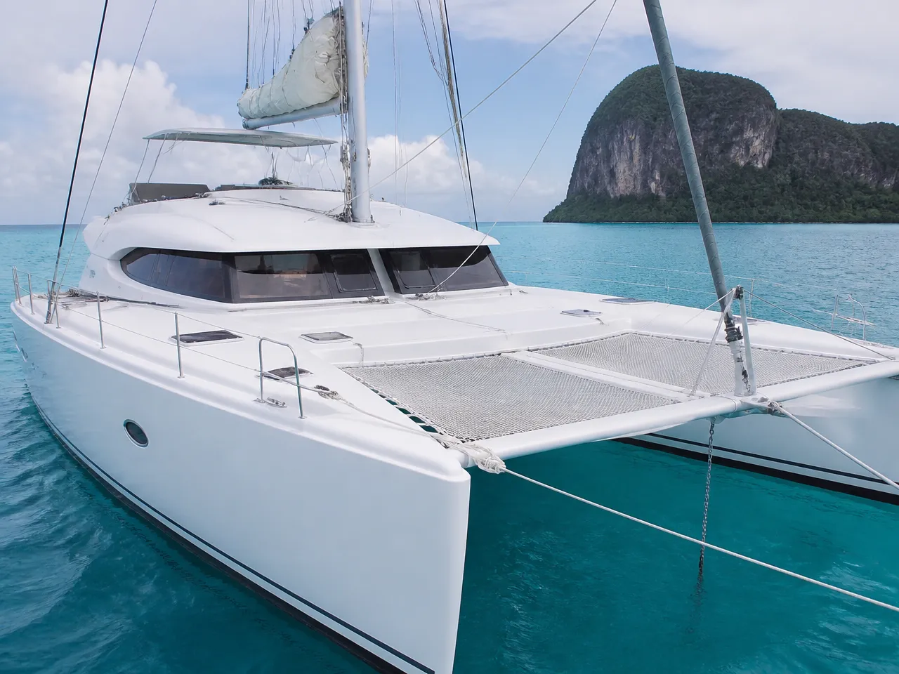 Fountaine Pajot Taiti 75 — front