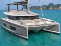 Fountaine Pajot Venezia 42 — front