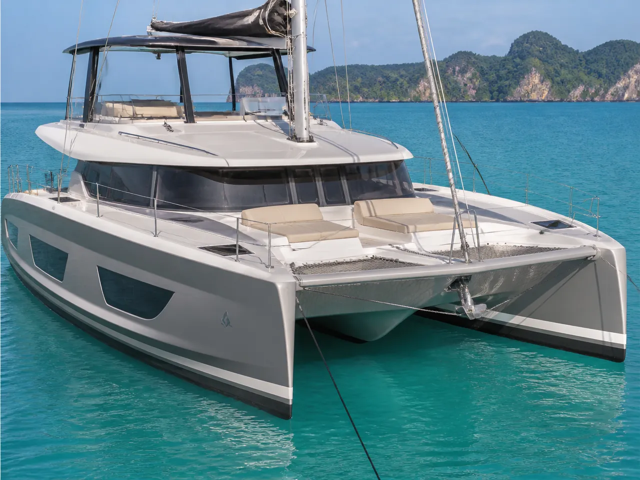 Fountaine Pajot Venezia 42 — front
