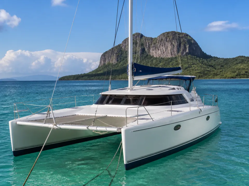 Island Spirit 380