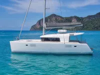 Lagoon 400 S2 — seitlich