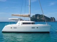 Lagoon 420 — side