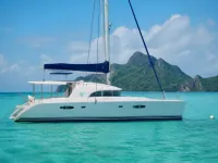 Lagoon 500 — seitlich