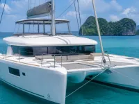 Lagoon 52 F — vorn