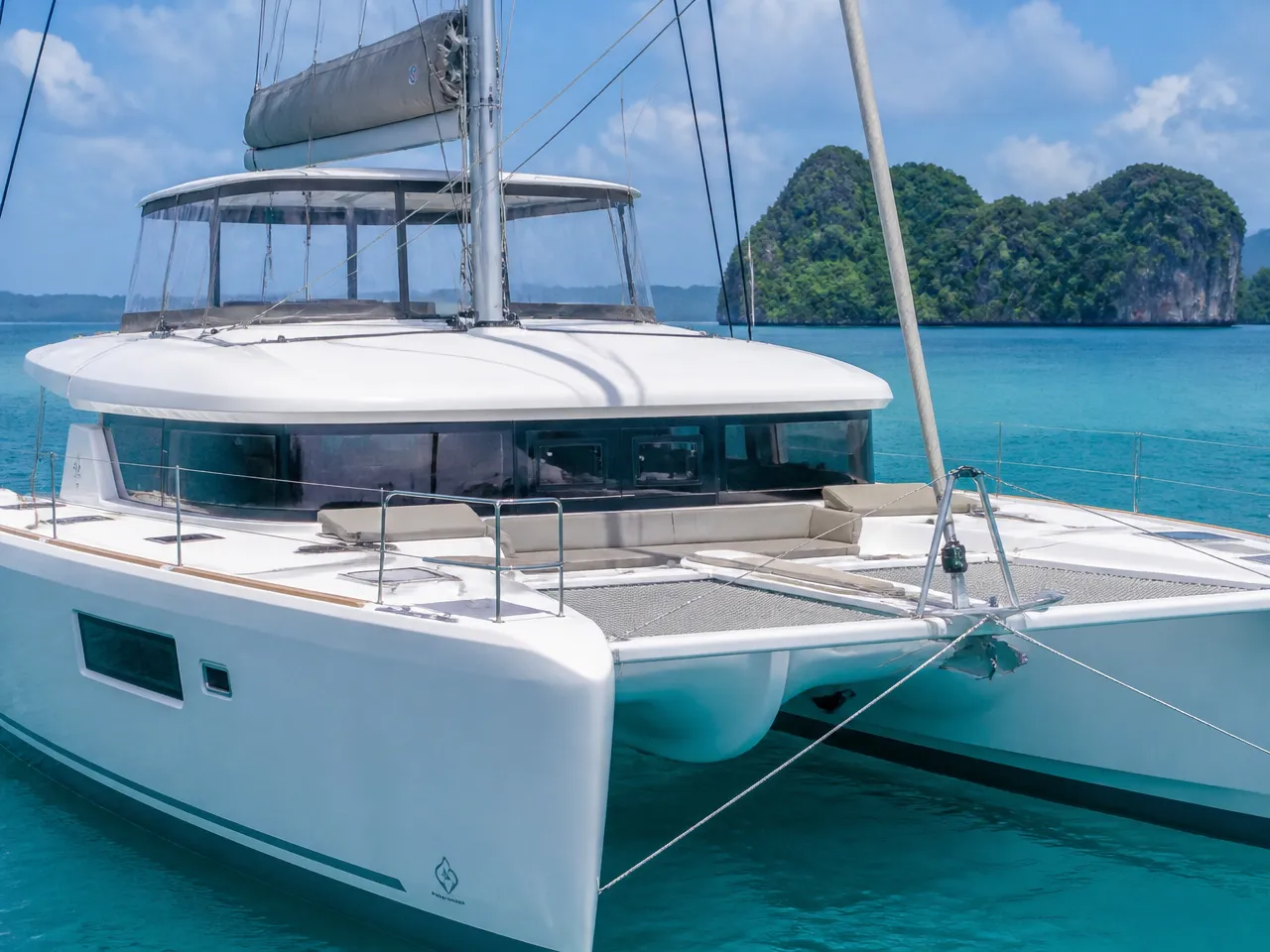 Lagoon 52 F — front