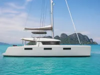 Lagoon 52 F — seitlich