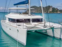 Lagoon 560 — front