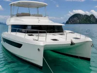 Leopard 43 Power Catamaran — front