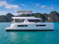 Leopard 43 Power Catamaran — side