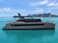 Stealth 47ft Powercat — сбоку