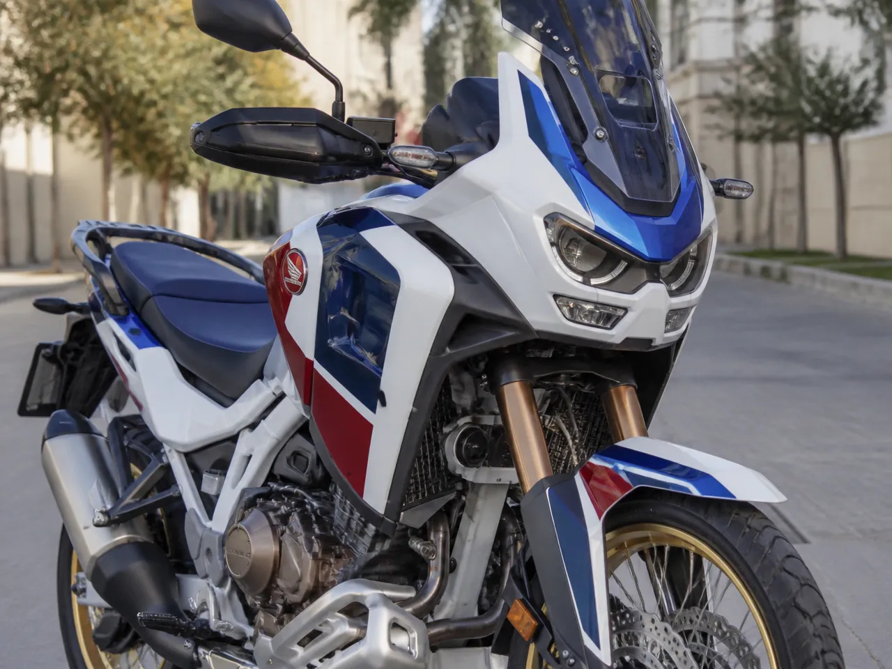 Honda Africa Twin 1100 — спереди