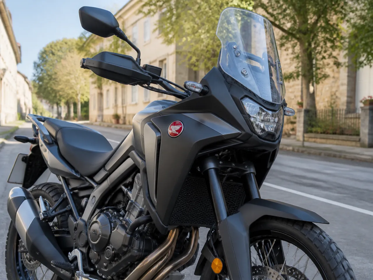 Honda Transalp 750 — 전면