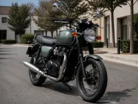 Triumph Bonneville T100 — front