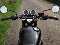 Triumph Bonneville T100 — detail
