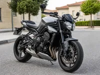 Triumph Street Triple 765 RS — 正面