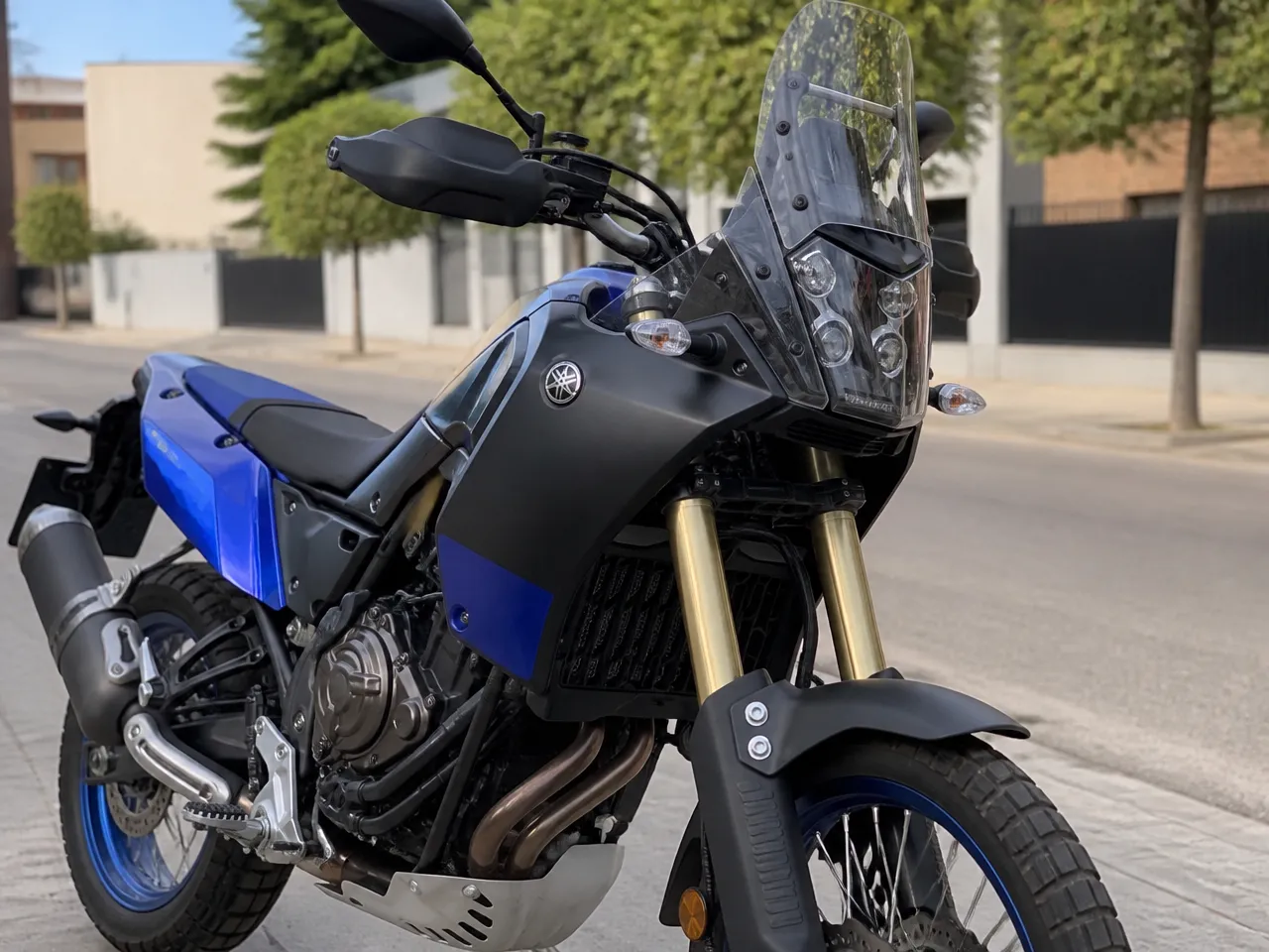 Yamaha Tenere 700 — ด้านหน้า