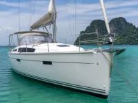 Bavaria Cruiser 32 — спереди