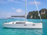 Bavaria Cruiser 32 — сбоку