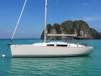 Bavaria Cruiser 33 — 측면