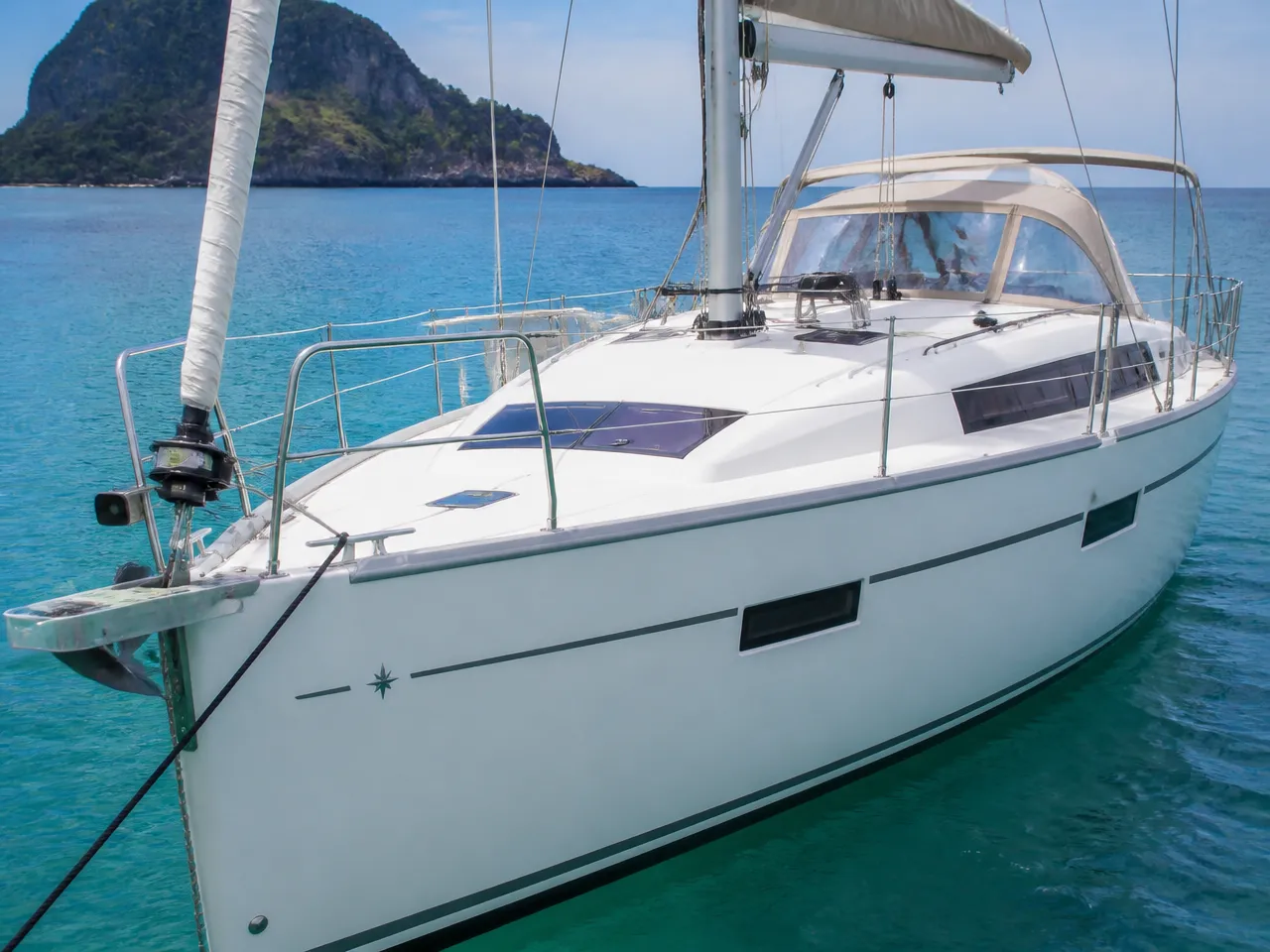 Bavaria Cruiser 34 — спереди