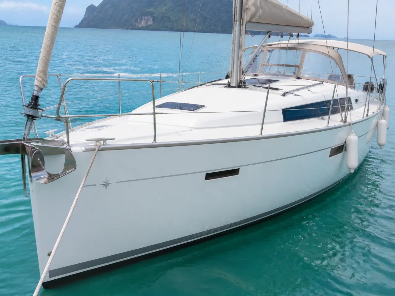 Bavaria Cruiser 37 — спереди