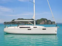 Bavaria Cruiser 37 — сбоку
