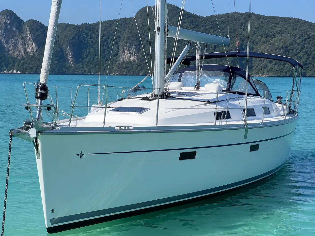 Bavaria Cruiser 38 — спереди