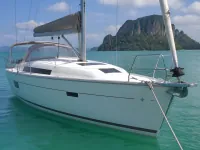 Bavaria Cruiser 39 — спереди