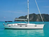 Bavaria Cruiser 40 — 측면