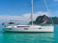 Bavaria Cruiser 45 — 측면