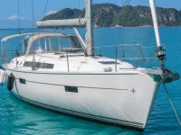 Bavaria Cruiser 46 — front