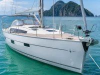 Bavaria Cruiser 56 — спереди