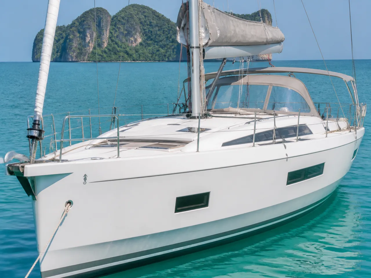 Beneteau Oceanis 40.1 — спереди