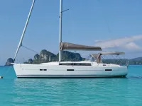 Beneteau Oceanis 40 — ด้านข้าง