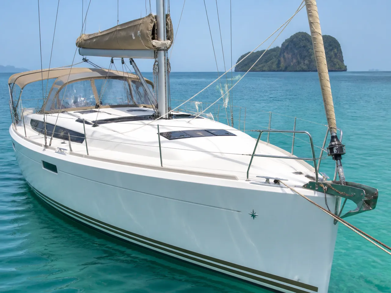 Jeanneau Sun Odyssey 409 — спереди