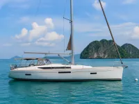 Jeanneau Sun Odyssey 409 — сбоку