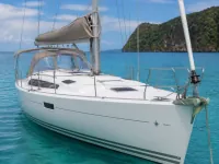 Jeanneau Sun Odyssey 42 — спереди