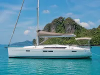 Jeanneau Sun Odyssey 42 — сбоку