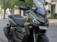 Honda ADV 160 — спереди