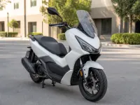 Honda ADV 350 — vorn