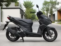 Honda Click 160 — seitlich