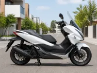 Honda Forza 300 — seitlich