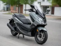 Honda Forza 350 — ด้านหน้า