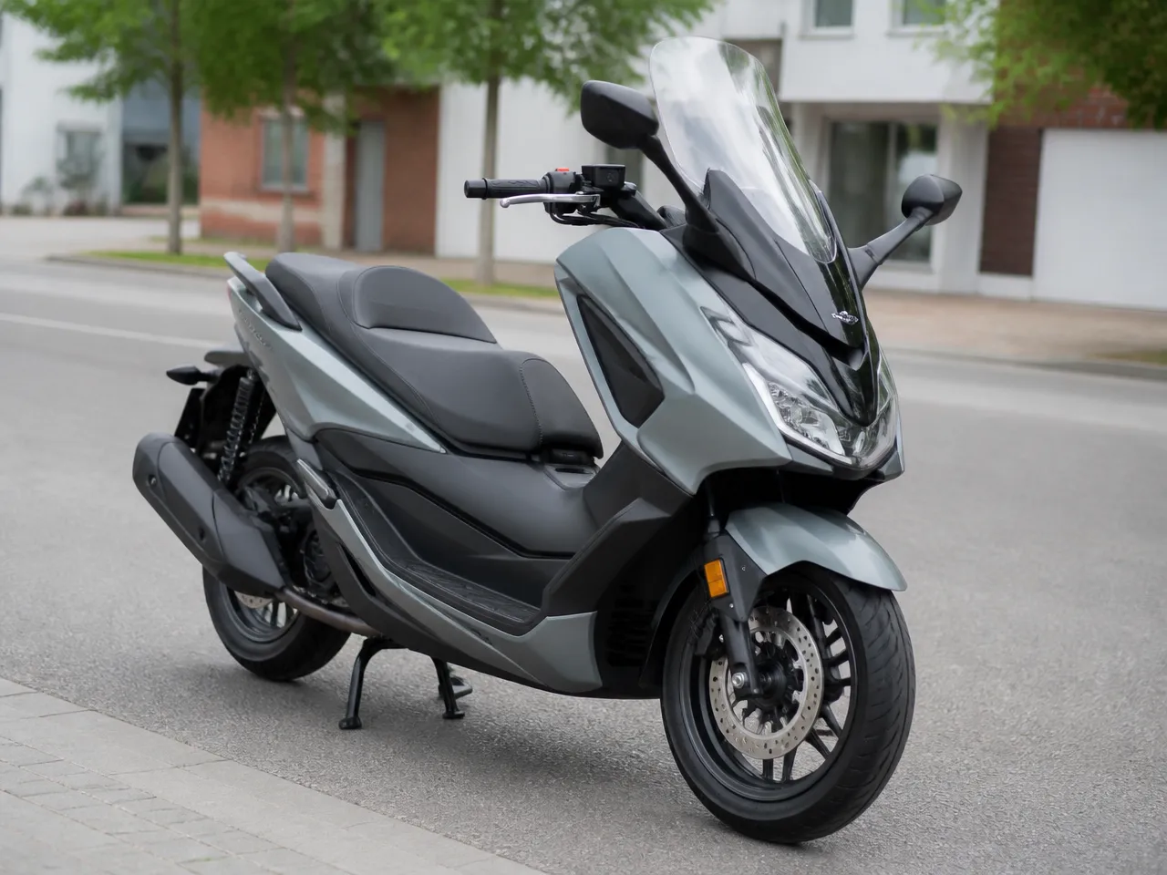 Honda Forza 350 — ด้านหน้า